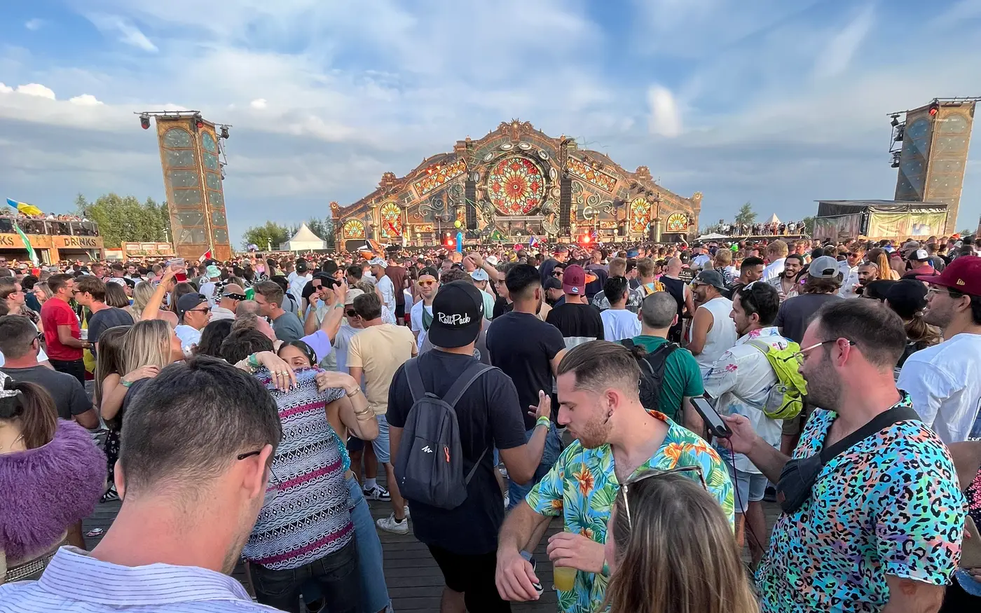 The crowd in front of The Gathering stage at Dreamville in the afternoon